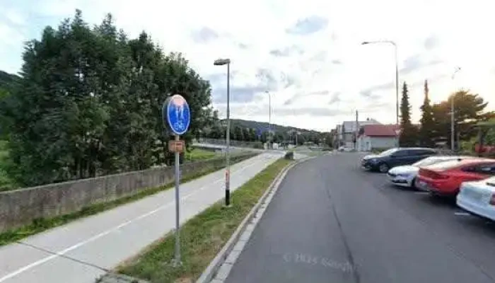 Louis Asian Restaurace Sushi Bar -  Street View A 360deg - Pekárenská 382