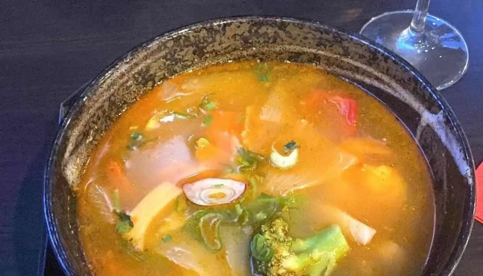 Louis Asian Restaurace Sushi Bar -  Tom Yum - Pekárenská 382
