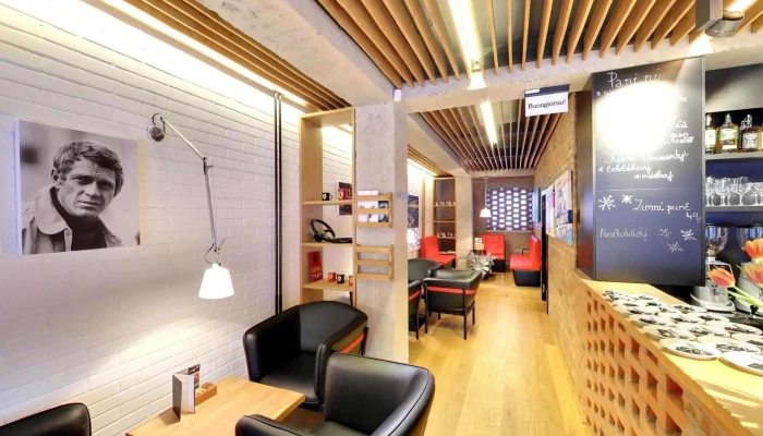 Lusso Caffe -  Street View A 360deg - Jana Antonína Bati 5648