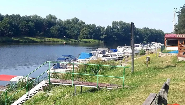 Marina -    Lode A Karavany Sro Tynec Nad Labem Od Hostu - Bělohorská 645