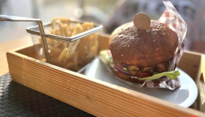 Marjana   Restaurace A Pension Hamburger - U Nádraží 207