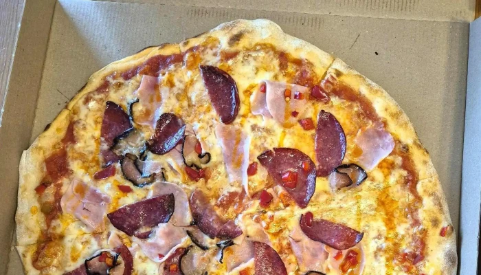Maxi Pizza -  Instagram - Kročehlavy