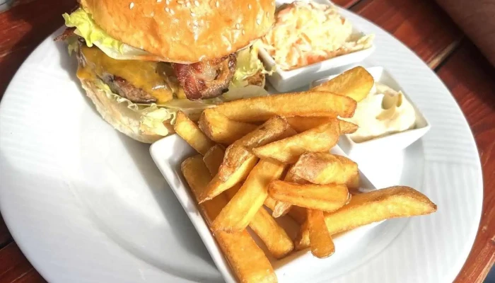 Mc Koloseum -  Hamburger - Bohosudovská 210