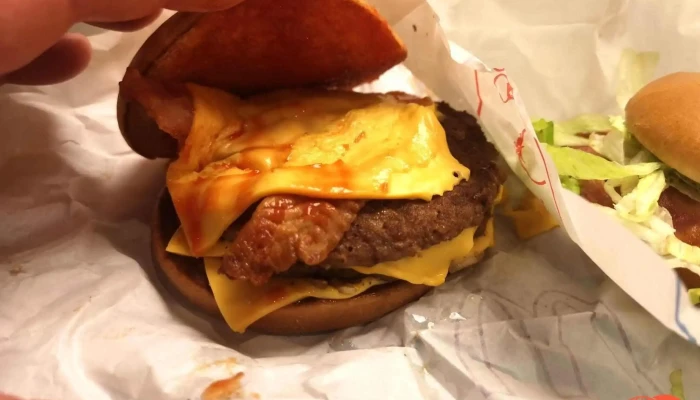 Mcdonalds Hamburger - U Stadionu 1276 / Ii
