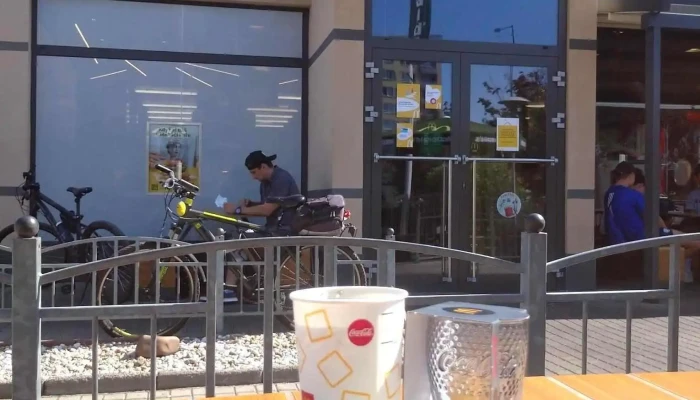 Mcdonalds Jidlo A Piti - U Stadionu 1276 / Ii