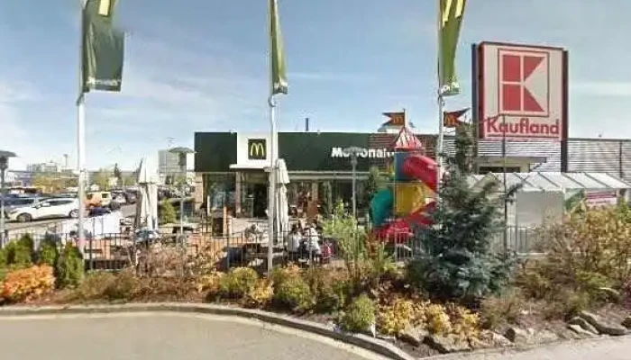 Mcdonalds Street View A 360deg - U Stadionu 1276 / Ii