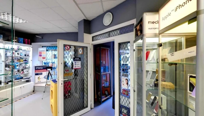 Media -  Com Prodej A Servis Mobilnich Telefonu Vse - Dobrovského 59/3