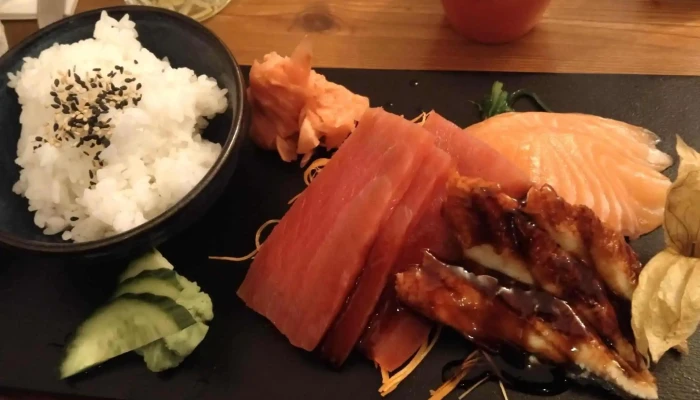 Mirasushi & Poke - Město