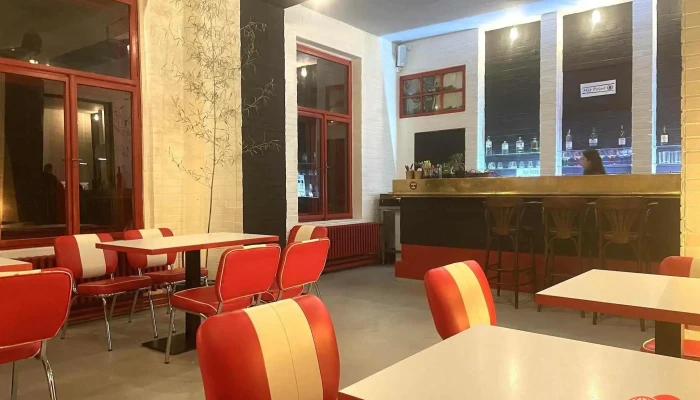 Mit Point Vzhled A Atmosfera - Vrážská 325