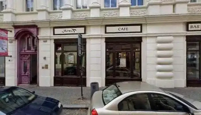 Monet Roberts Cafebistrot Street View A 360deg - Husova 48