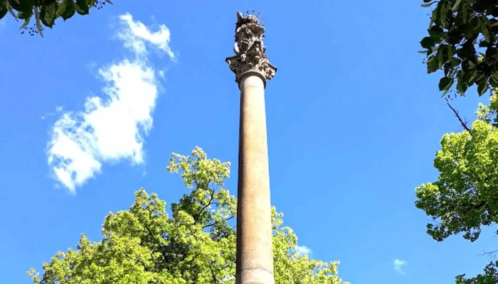 Morovy Sloup Historicka Pamatka - Město