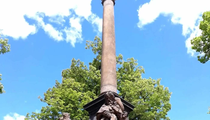 Morovy Sloup Město - Město