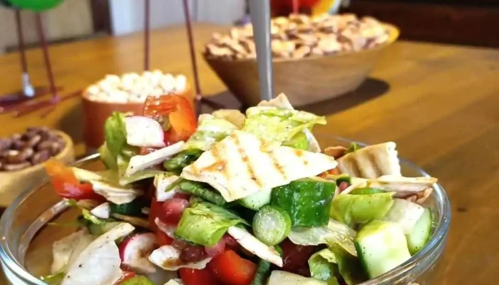 Muj Falafel Bistro -  Recky Salat - Komenského Nám. 22/15