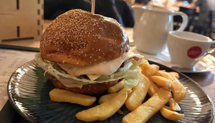 Nabrezni Terasy Restaurace A Penzion Nejnovejsi - Nábřežní Ulice, Havlíčkovo Nám. 254/7