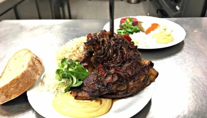 Naivni Restaurant Jidlo A Piti - Kutnohorská 54