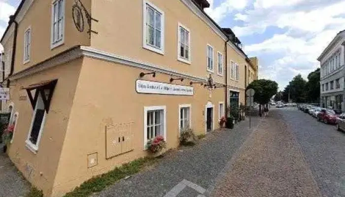 Naivni Restaurant Street View A 360deg - Kutnohorská 54