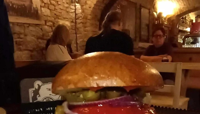 Nemy Medved   Burger Beer Bar Hamburgerova Restaurace - Nám. Míru 27