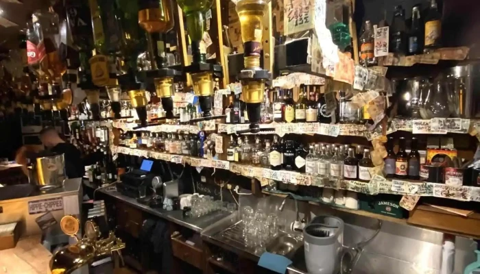 Nocni Bar Dira Vzhled A Atmosfera - Nám. Míru 9