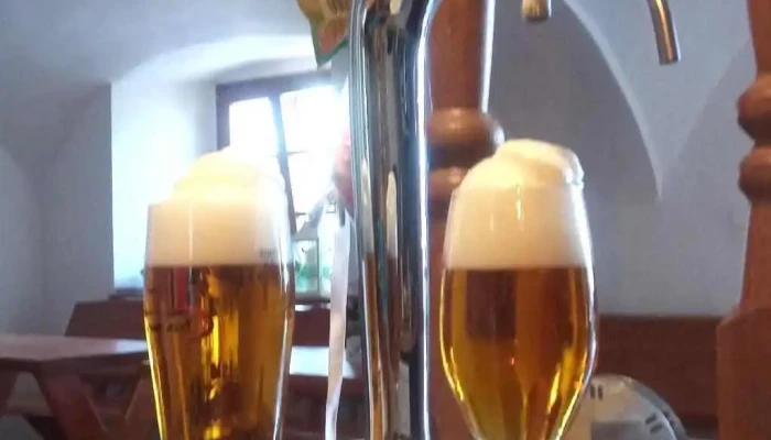 Obcerstveni U Radnice Jidlo A Piti - Žižkovo Nám. 65