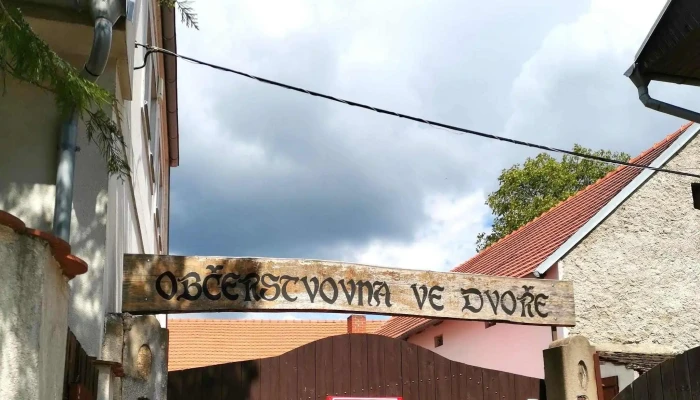 Obcerstvovna Ve Dvore Jak Se Dostat - Nádražní 102