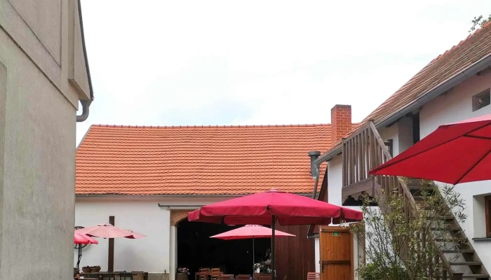 Obcerstvovna Ve Dvore Katalog - Nádražní 102