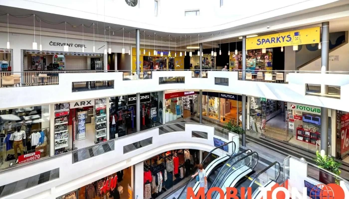 Oc Zlate Jablko Uvnitr - Nám. Míru 174