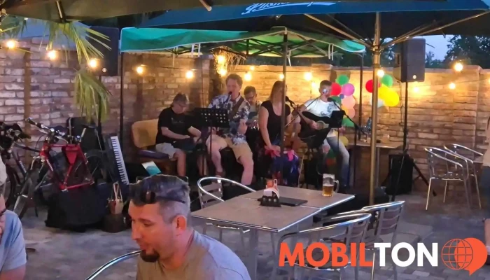 Palm Cafe Veltruby -  Vzhled A Atmosfera - Veltruby-kolín 2