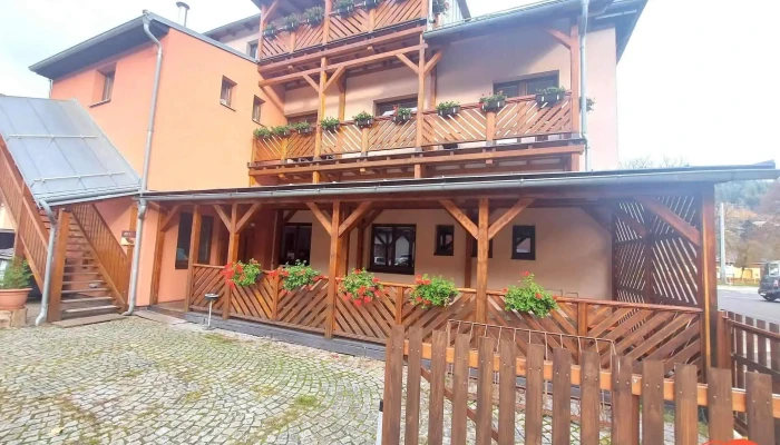 Penzion A Restaurace Sklar Od Hostu - Vsetínská 48