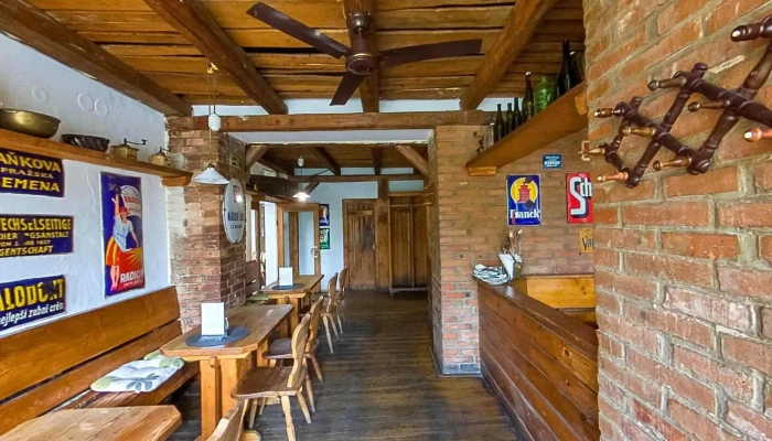 Pivnice Saloon -  Vzhled A Atmosfera - Tyršovo Nábř. 486