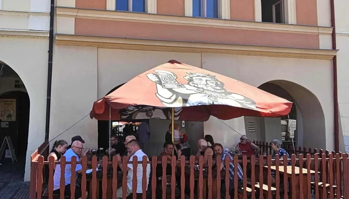Pivnice V Podloubi U Hanze Jak Se Dostat - Nám. Míru 6