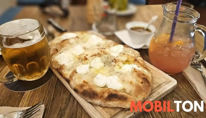 Pivo Basilico Caffe Restaurant Jidlo A Piti - Malá Strana
