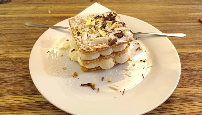 Pivo Basilico Caffe Restaurant Tiramisu - Malá Strana