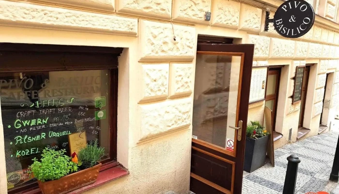 Pivo Basilico Caffe Restaurant Vse - Malá Strana