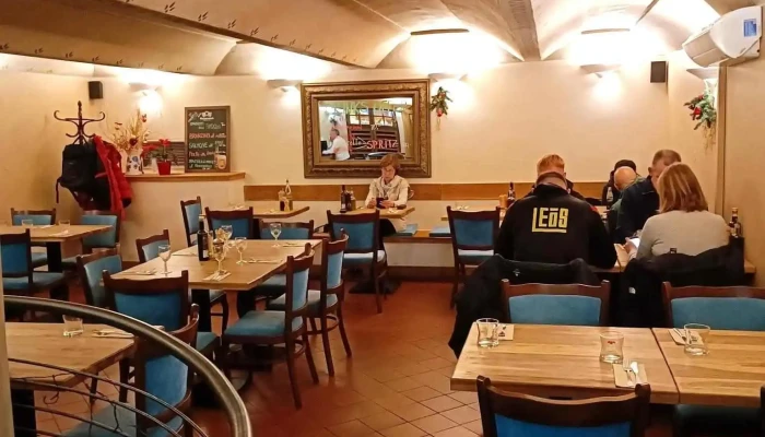 Pivo Basilico Caffe Restaurant Vzhled A Atmosfera - Malá Strana