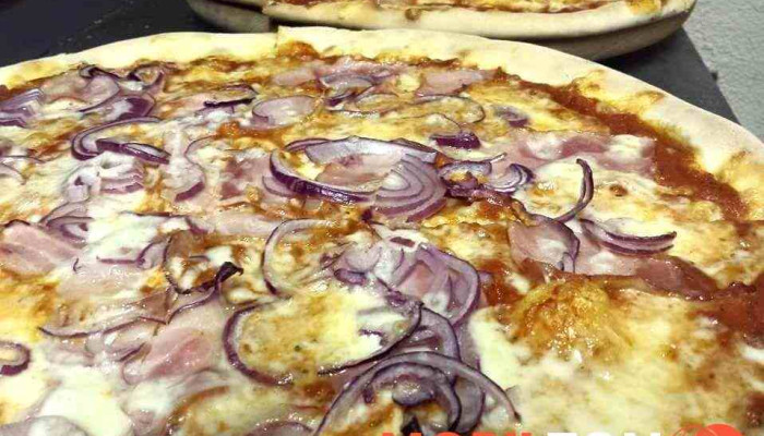 Pizza Lombardia -  Pizza - V. Nejedlého 3