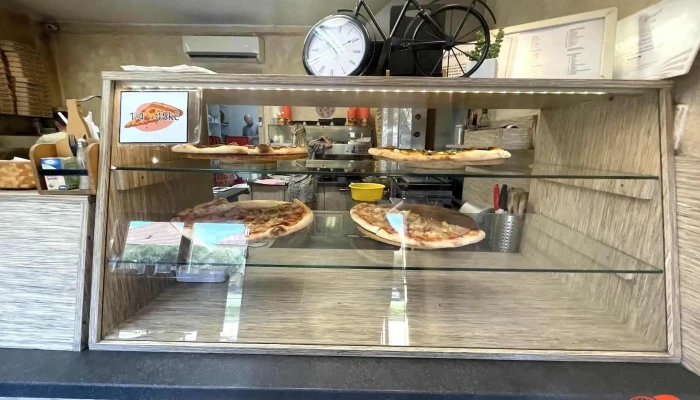 Pizza Nonno Golcuv Jenikov Vzhled A Atmosfera - Nám. T. G. Masaryka 24