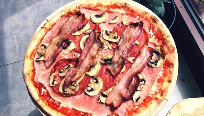 Pizza Point Uvaly Jidlo A Piti - Nám. Arnošta Z Pardubic 3