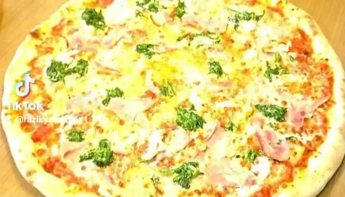 Pizza Sachr Vaclavak Pizza - Václavské Nám. 2409