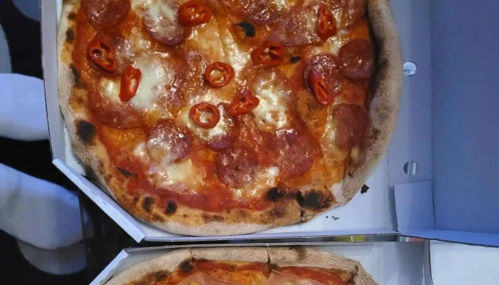 Pizza Tonda Romana Continent Pizzerie - Hrdinů 4