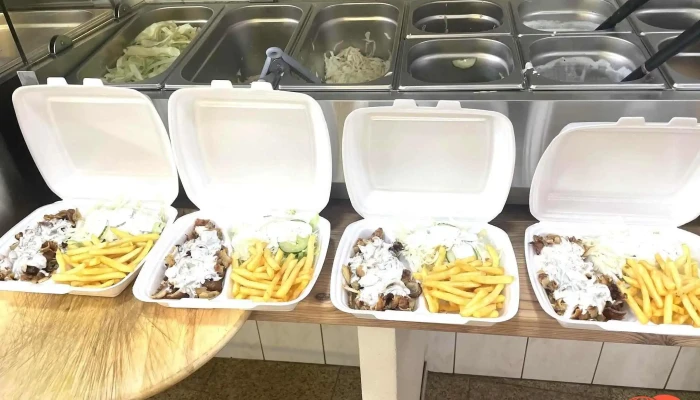Pizzeria La Famiglia -  Od Vlastnika - Náměstí 44