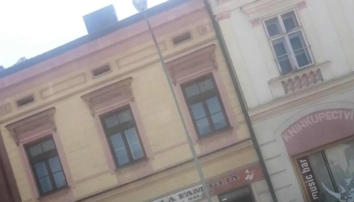 Pizzeria La Famiglia -  Slevy - Náměstí 44