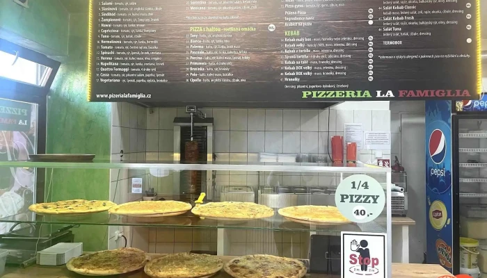 Pizzeria La Famiglia -  Vse - Náměstí 44