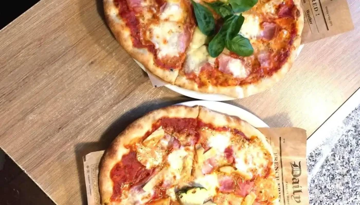 Pizzeria La Mona -  Pizza - Pláteníkova 355