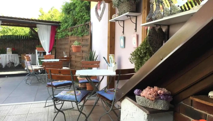 Pizzeria La Mona -  Vse - Pláteníkova 355