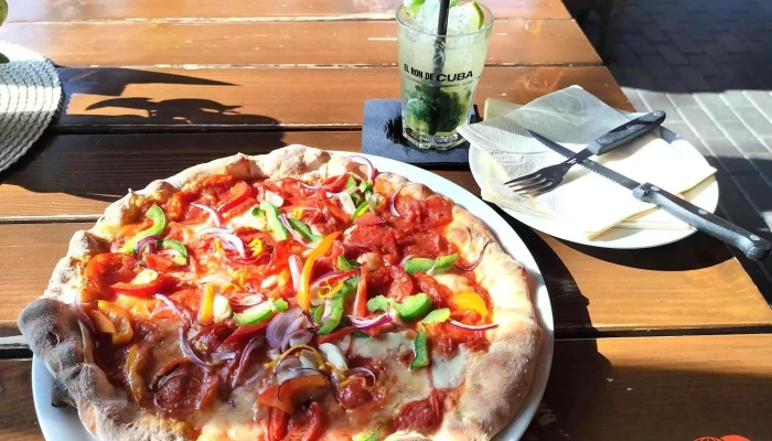 Pizzeria Piranha -  Pizza - Pražská 3675
