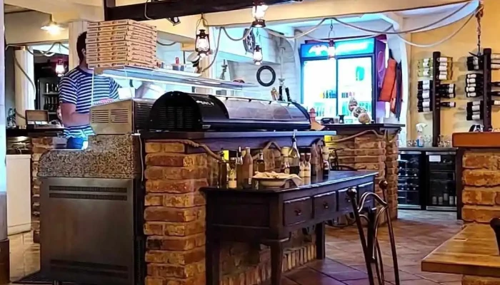 Pizzeria Ristorante Atollo Vzhled A Atmosfera - Mariánská 285