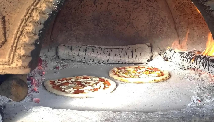 Pizzeria Sedmy Schod Instagram - Karlovarská 98