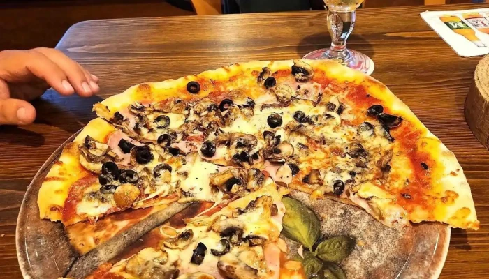 Pizzerie La Strada -  Pizza - Tř. Tomáše Bati 5359