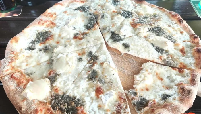 Pizzerie U Kouzelnikalibeznice Pizza - Mírové Nám. 44