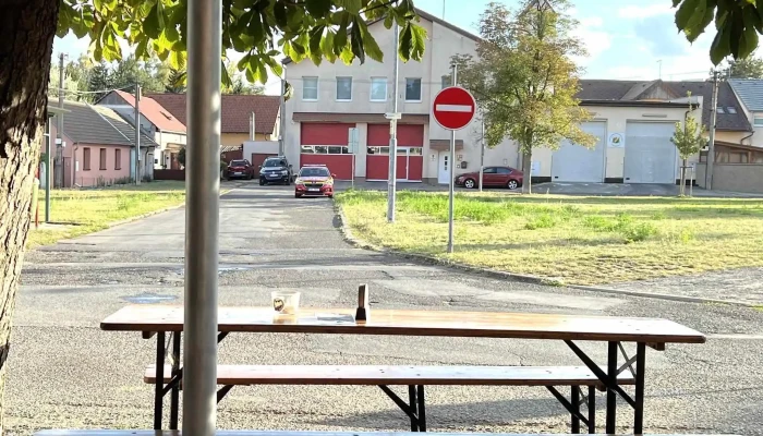 Pod Kastany Food Truck Kostomlatskeho Sady - Kostomlatského Sady